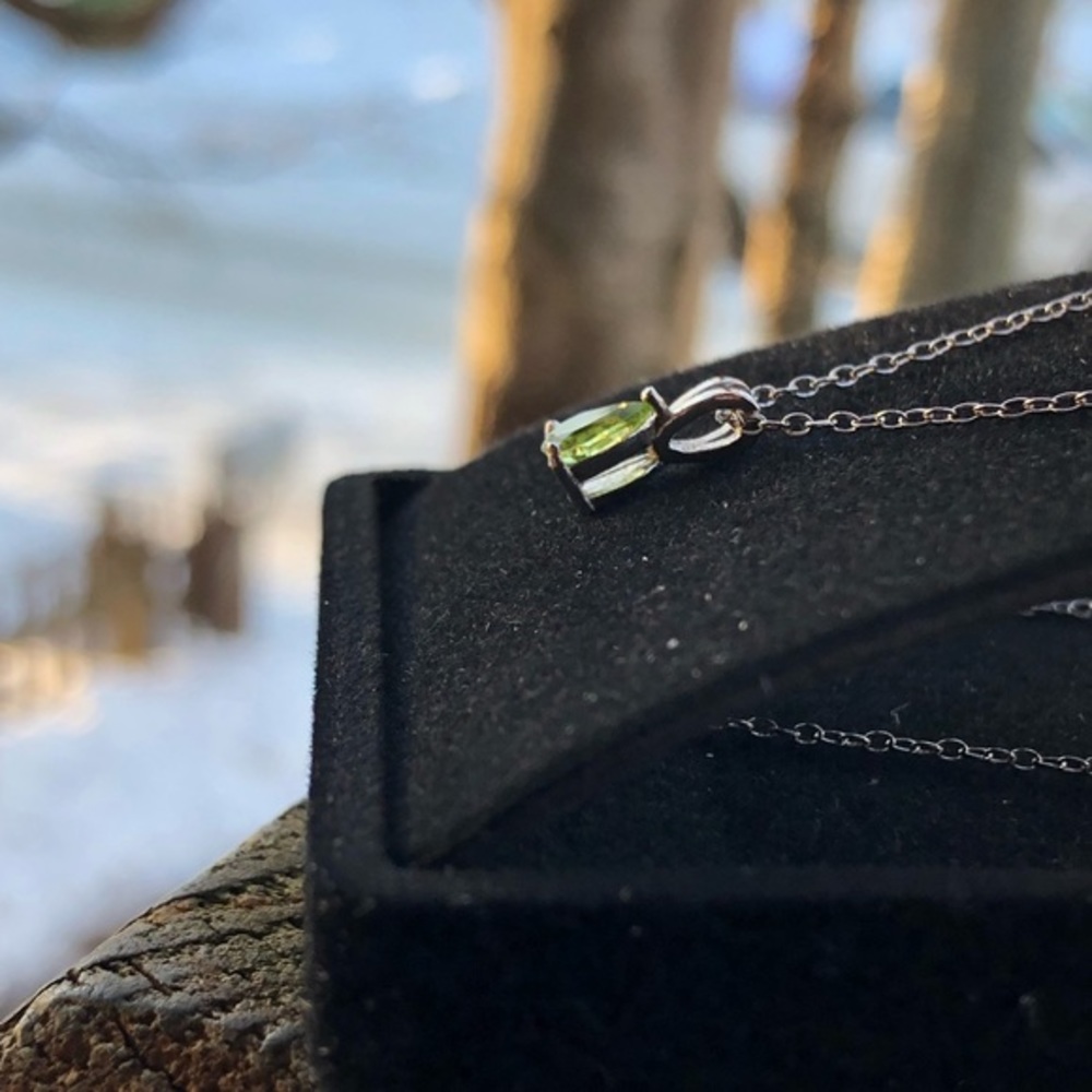 925 Sterling Silver Pear Cut Peridot - Picture 6 of 8